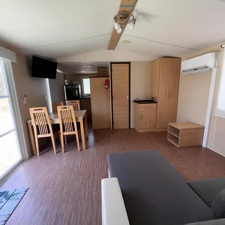 School Motorhomepark - Aldeamento Turistico *