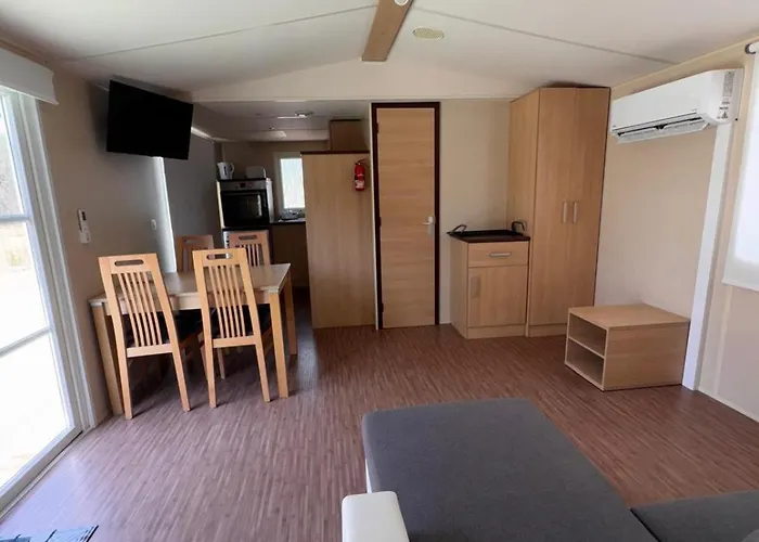 School Motorhomepark - Aldeamento Turistico *